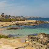 Lungomare sud  - Da qui in poi, procedendo verso sud-est, il lungomare si allunga per altri 5,5 chilometri, cambiando nome tre volte e costeggiando sulla sinistra prima la spiaggia di Torre Quetta e poi un litorale libero in attesa di riqualificazione